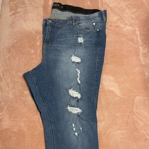 Torrid distressed jeans, sz 30R